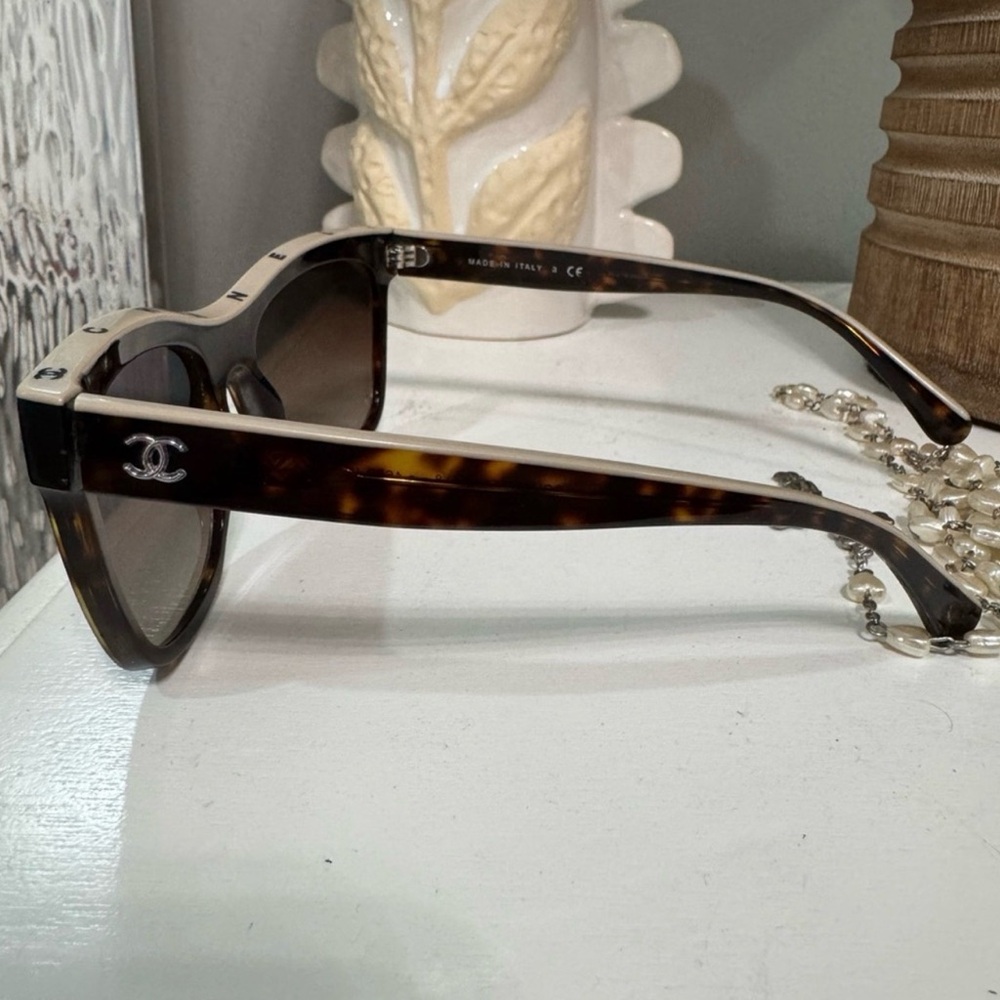 CHANEL Brown Tortoiseshell Women's Sunglasses with Dark Brown Lenses - Picture 5 of 9